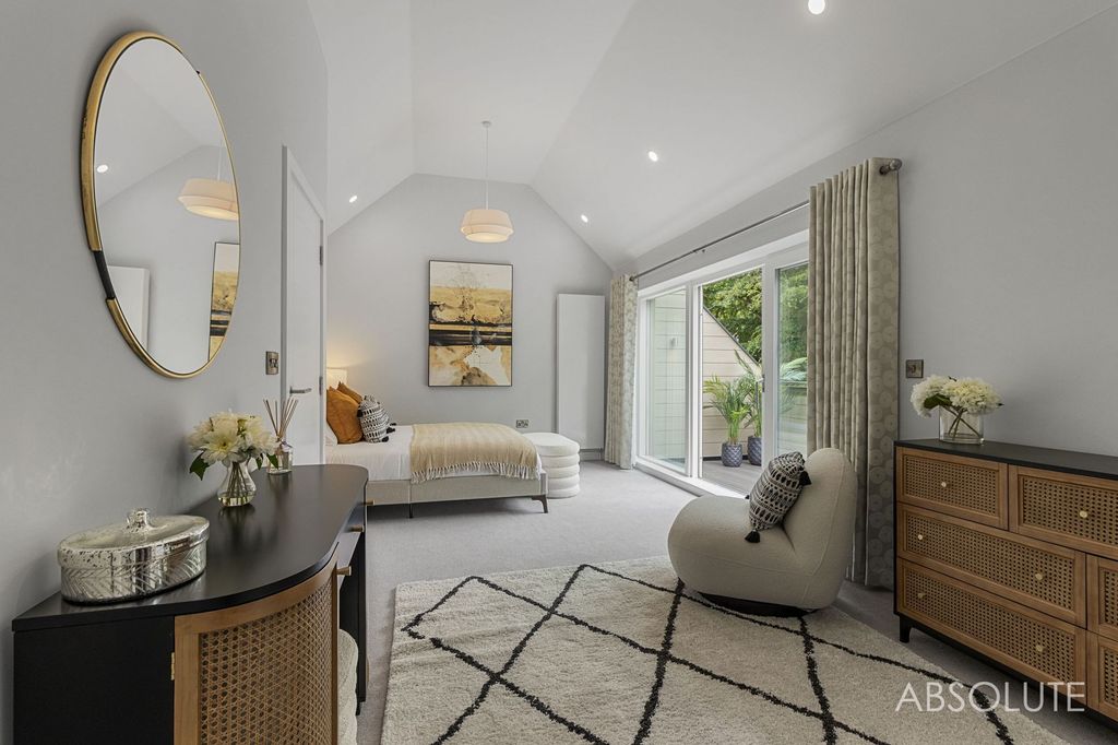 Property photo 2 of 34