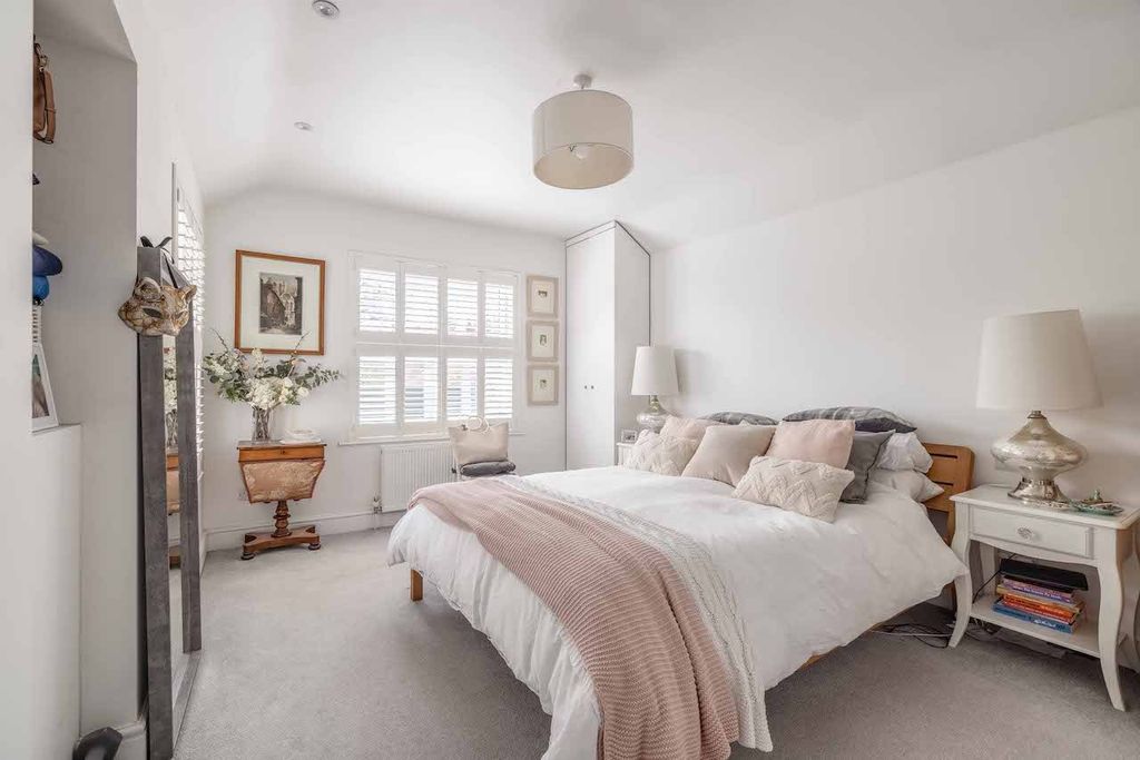 Property photo 3 of 23