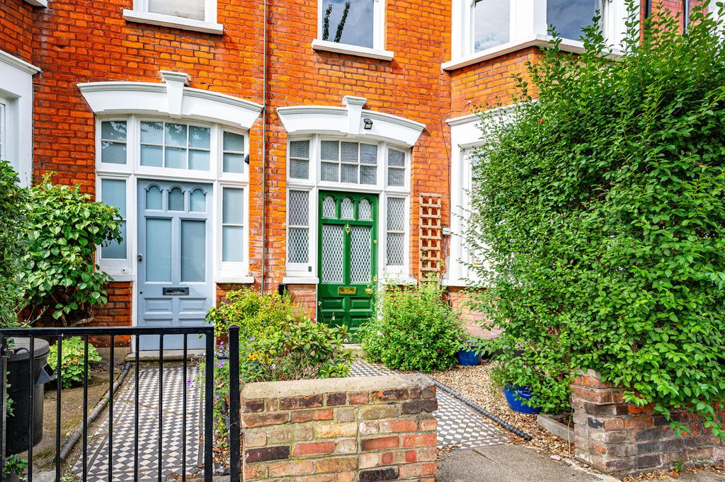 Property photo 2 of 18