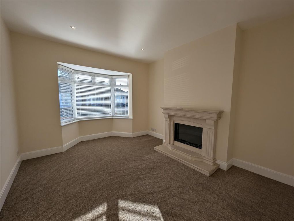 Property photo 2 of 9 Lounge