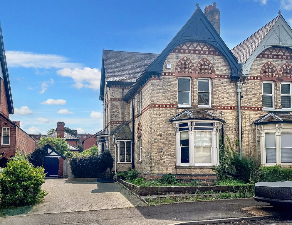 Property photo 1 of 42