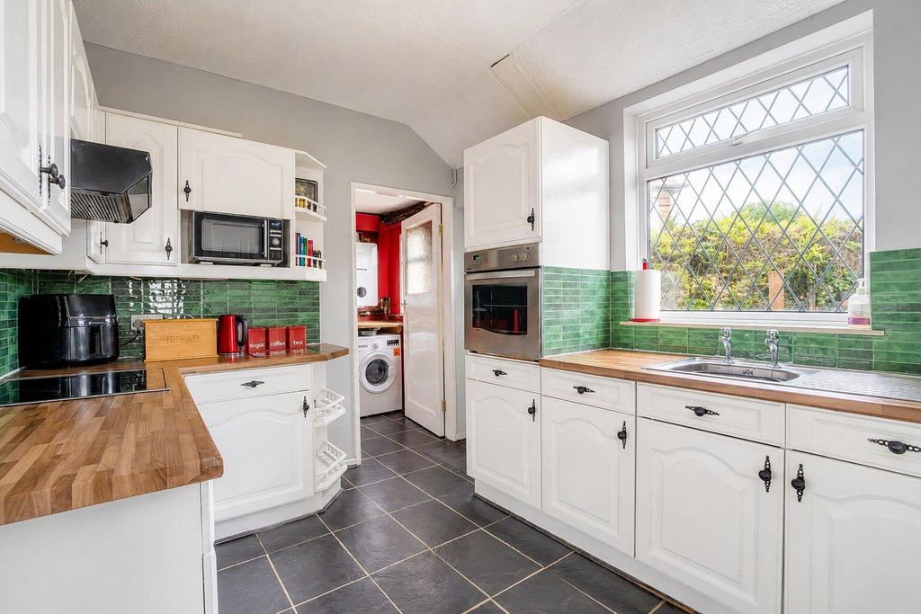 Property photo 3 of 18 Kitchen