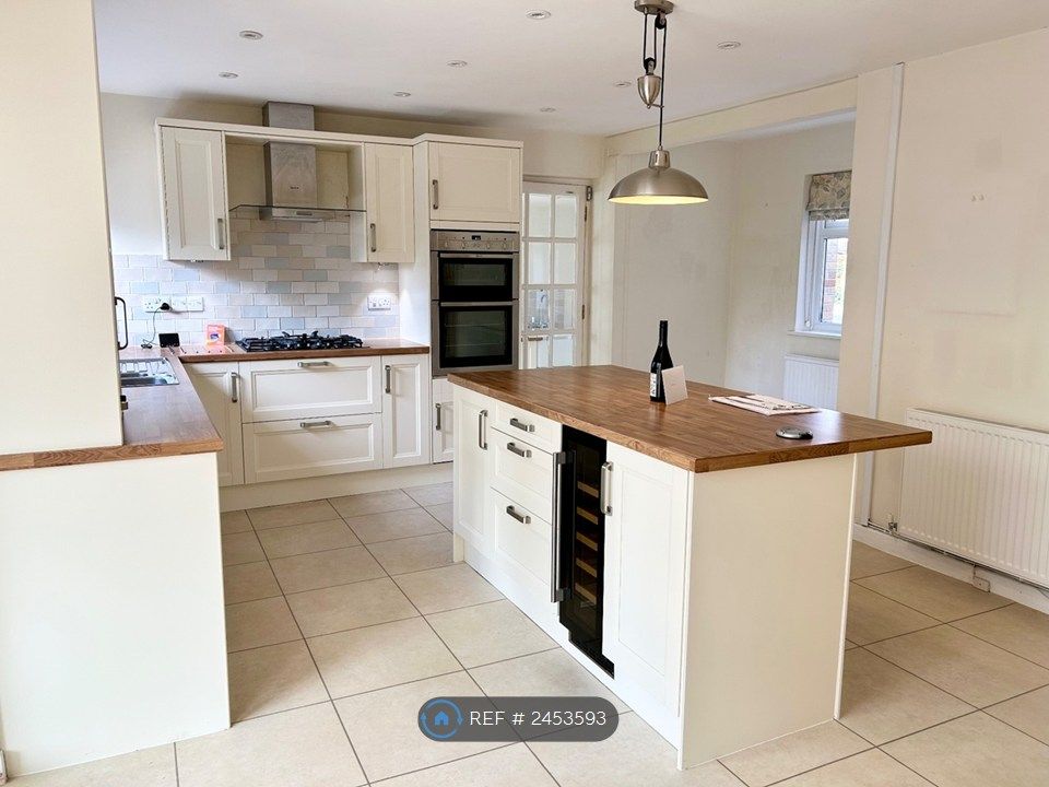 Property photo 2 of 8 Kitchen