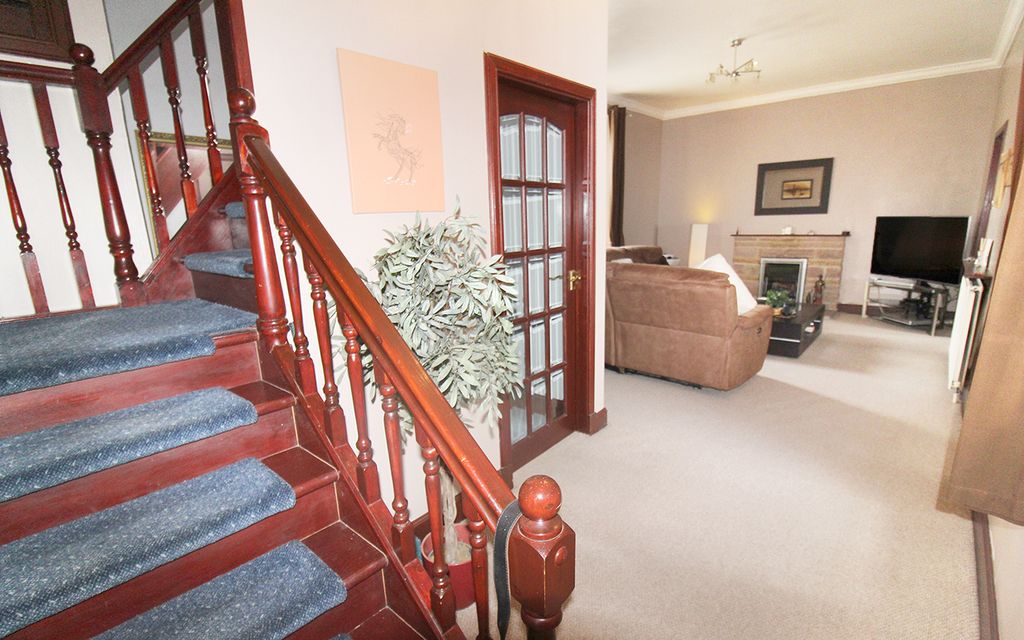 Property photo 2 of 27