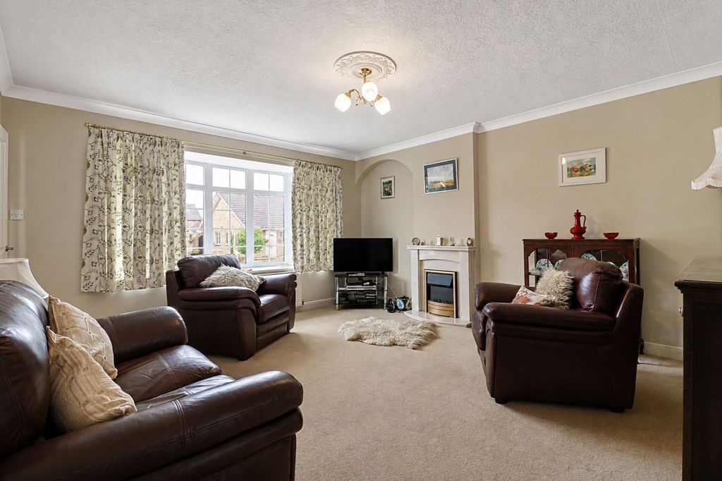 Property photo 2 of 13