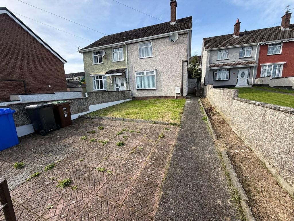Property photo 2 of 17 Outside
