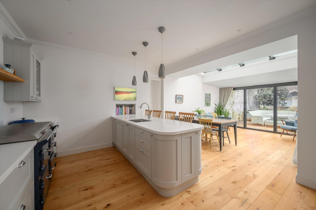 Property photo 3 of 26 Image