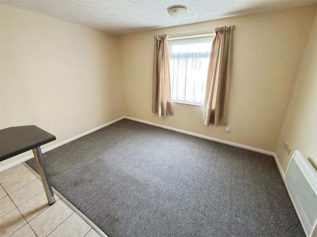 Property photo 3 of 8 Kirkley Court (3).Jpg
