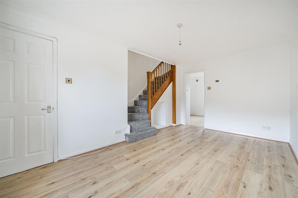 Property photo 2 of 7 Lounge