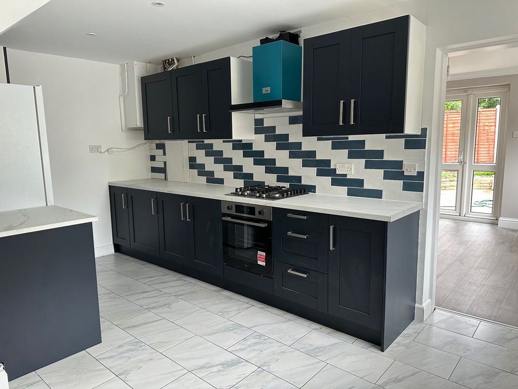 Additional image 6 of 4 bed detached house to rentKing Edwards Road, Ascot SL5