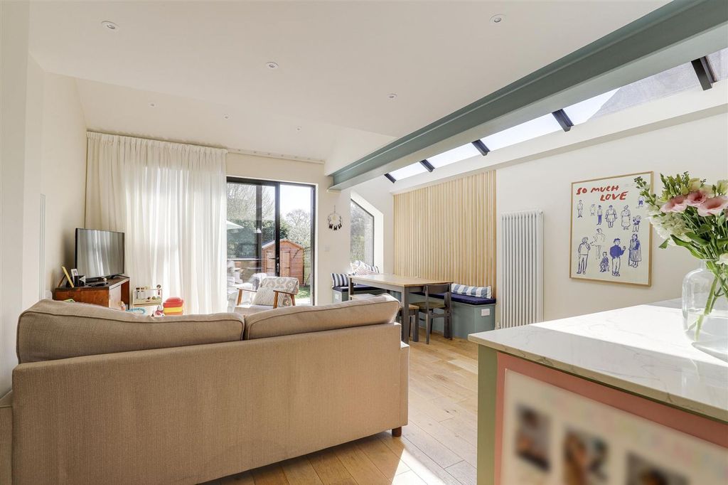 Property photo 3 of 28