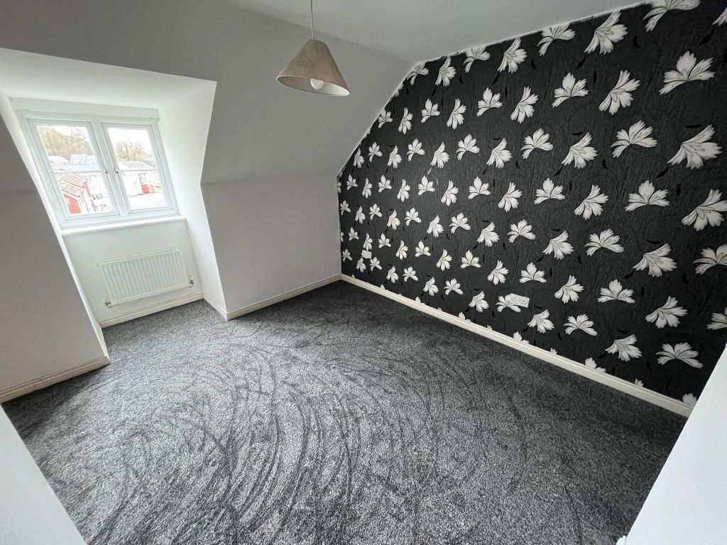 Property photo 3 of 8 Master Bedroom