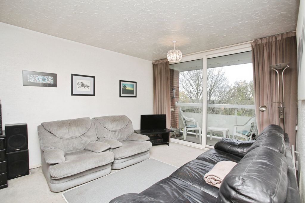 Property photo 1 of 15 Lounge