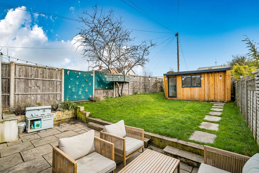 Property photo 2 of 20