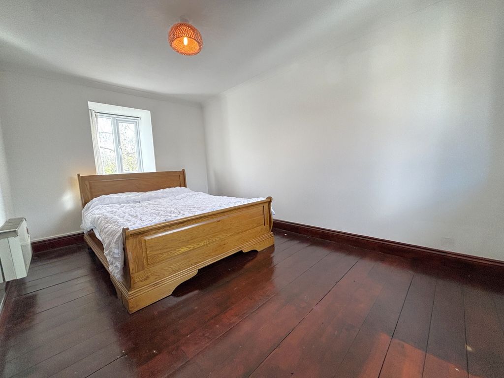 Property photo 3 of 9 Photo 9