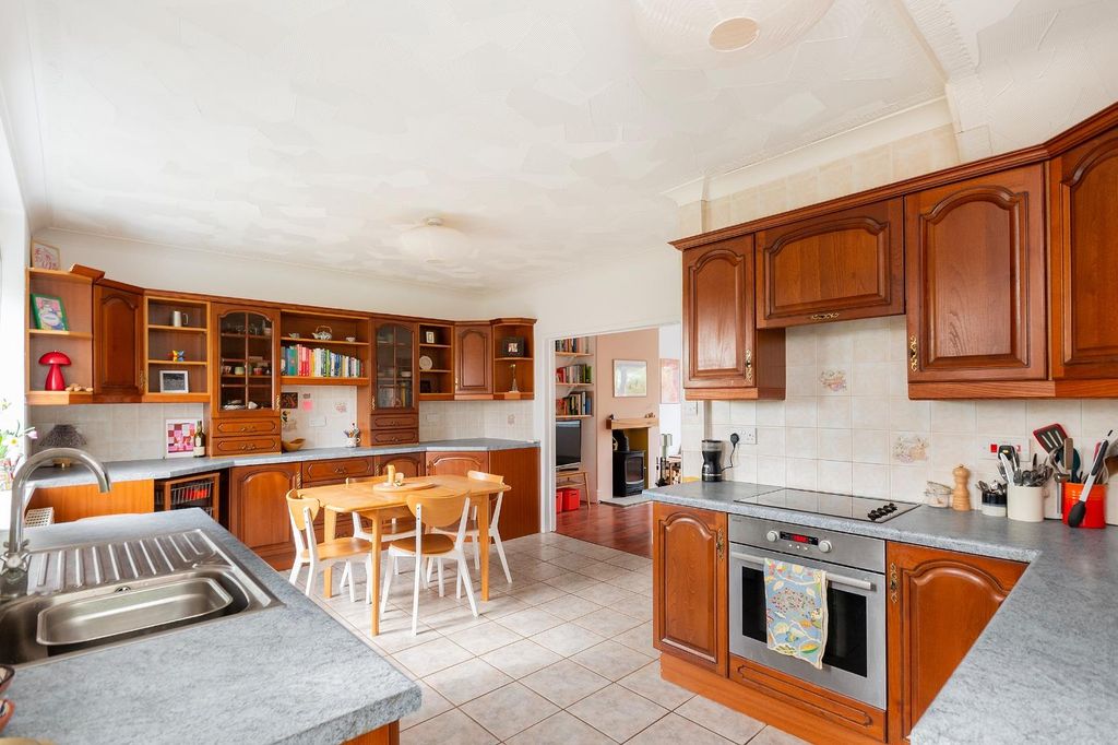 Property photo 3 of 30 2E8Rbd - Kitchen Diner A.Jpg