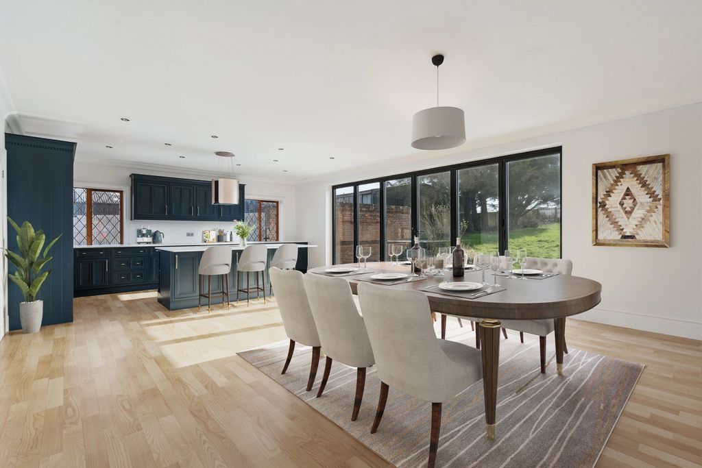 Property photo 3 of 18