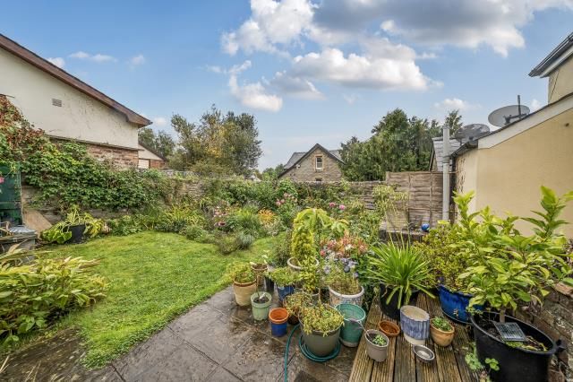 Property photo 2 of 22 Garden View