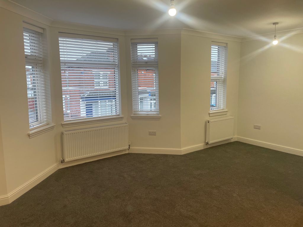 Property photo 3 of 8 Lounge