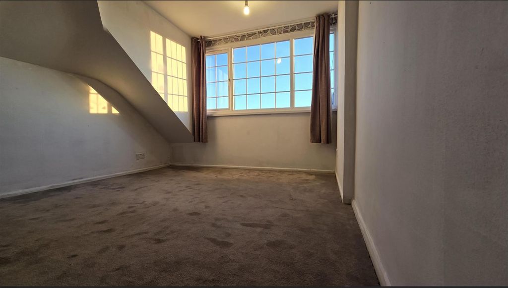 Additional image 22 of 5 bed semi-detached bungalow for salePurland Close, Dagenham RM8