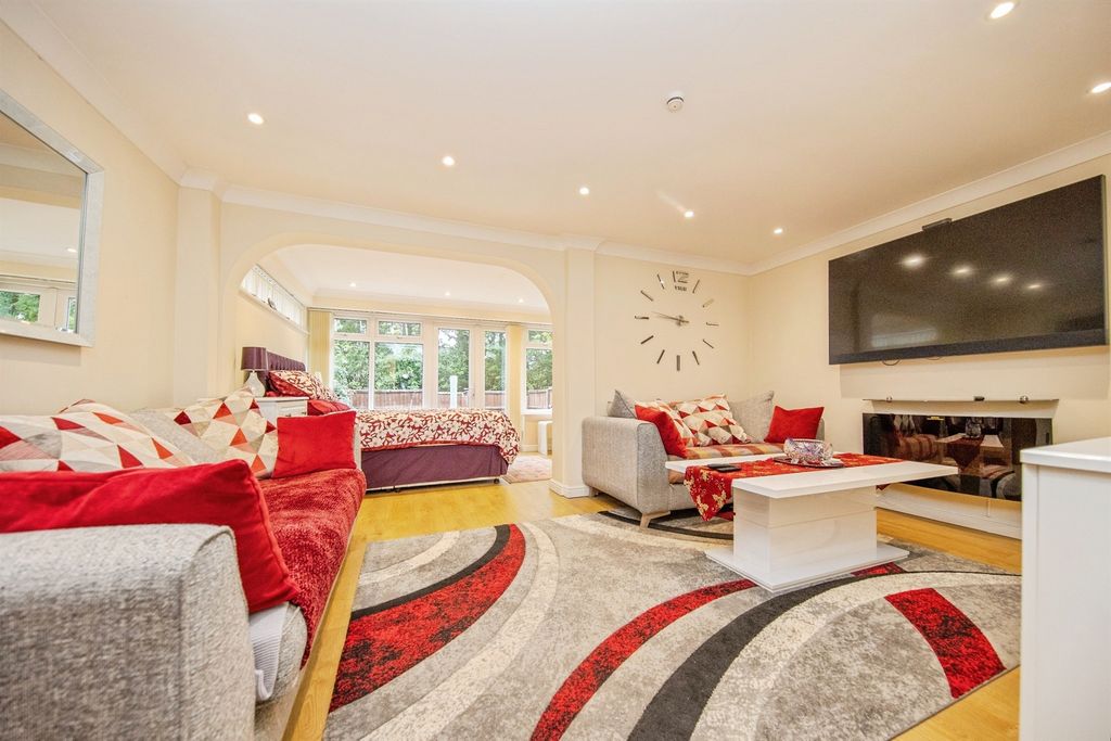 Property photo 2 of 17