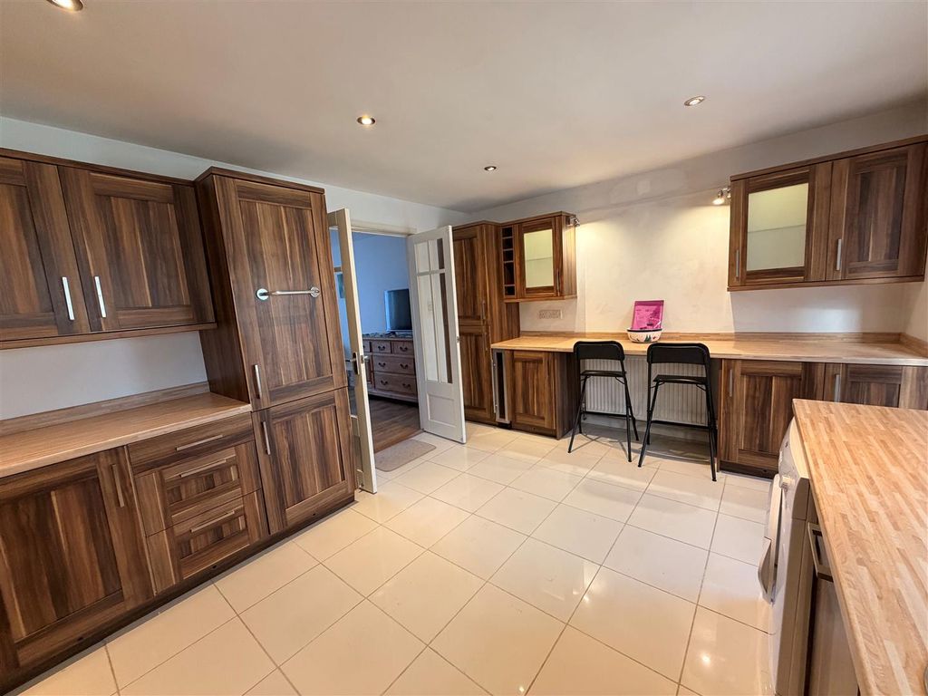 Property photo 3 of 14 New Kitchen 2.Jpg