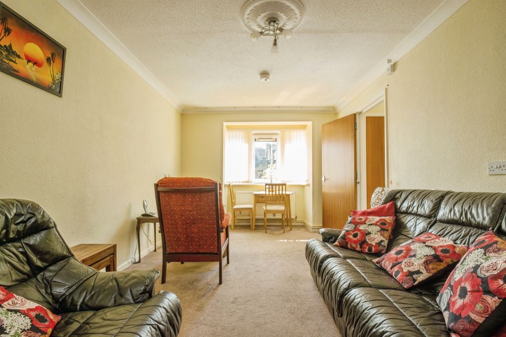 Property photo 2 of 17
