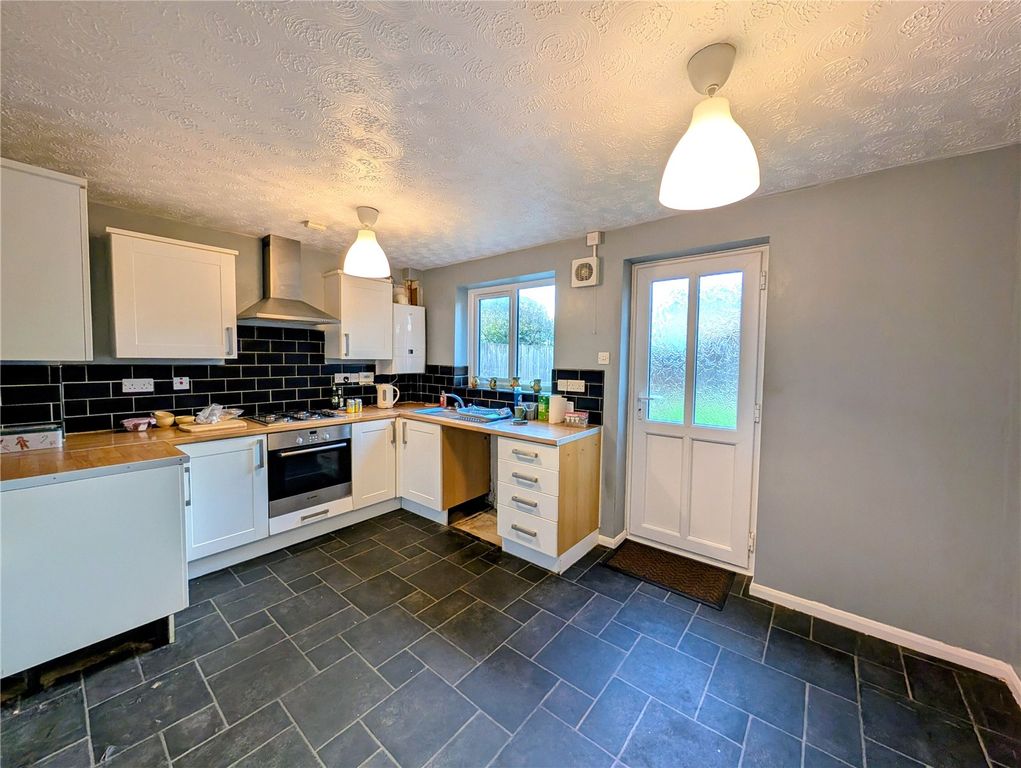 Property photo 2 of 14 Picture No. 12