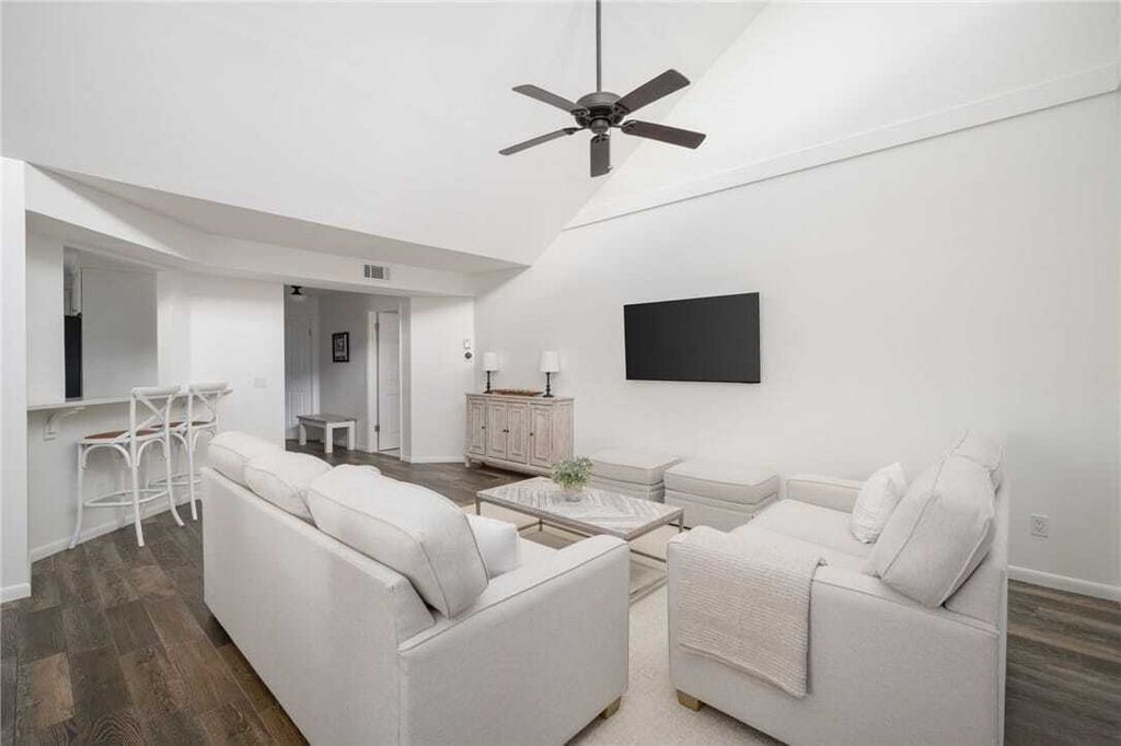 Property photo 2 of 11 <Alttext/>