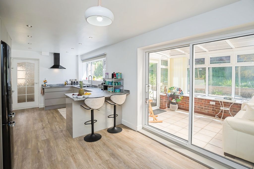 Property photo 2 of 19 Dining Kitchen