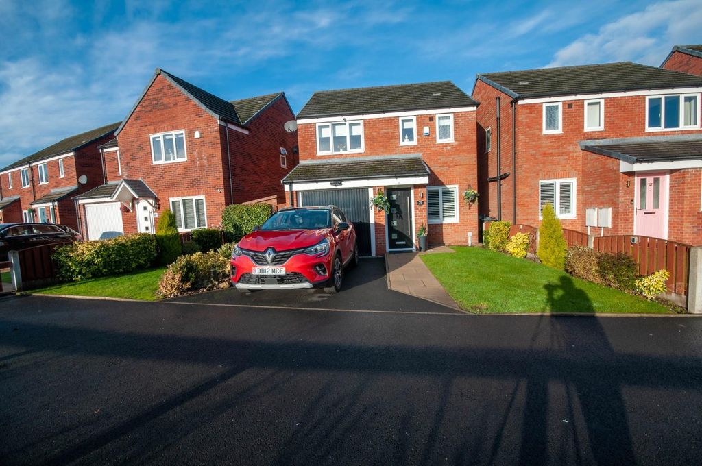 Property photo 2 of 25 Outside - Front