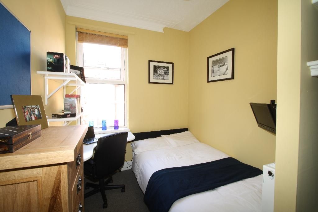 Property photo 2 of 6 9Cr Bedroom