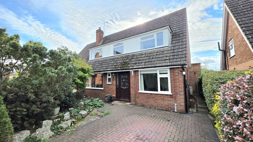 Property photo 1 of 31 Stunning Four-Bedroom Detached Family Home