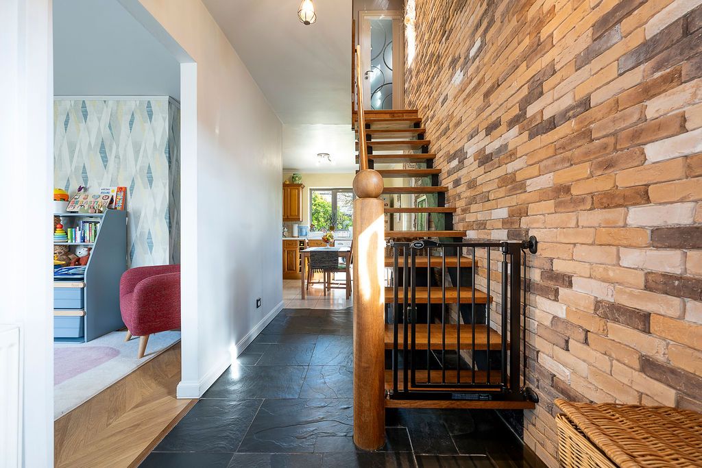 Property photo 2 of 27 Gallery