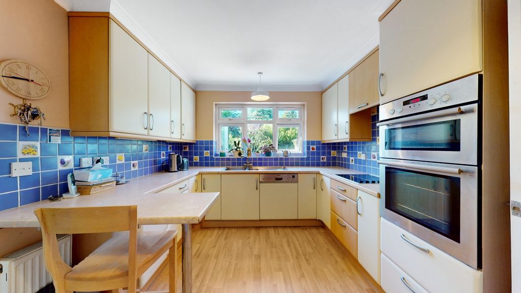 Property photo 3 of 18 4873544