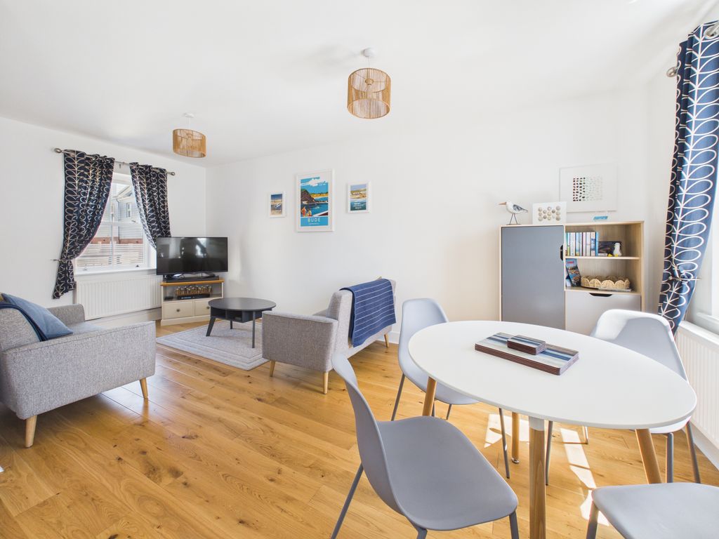 2 bed flat for saleLansdown Road, Bude EX23 photo 5