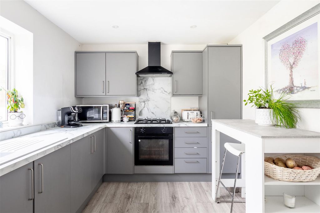 Property photo 2 of 15 Kitchen