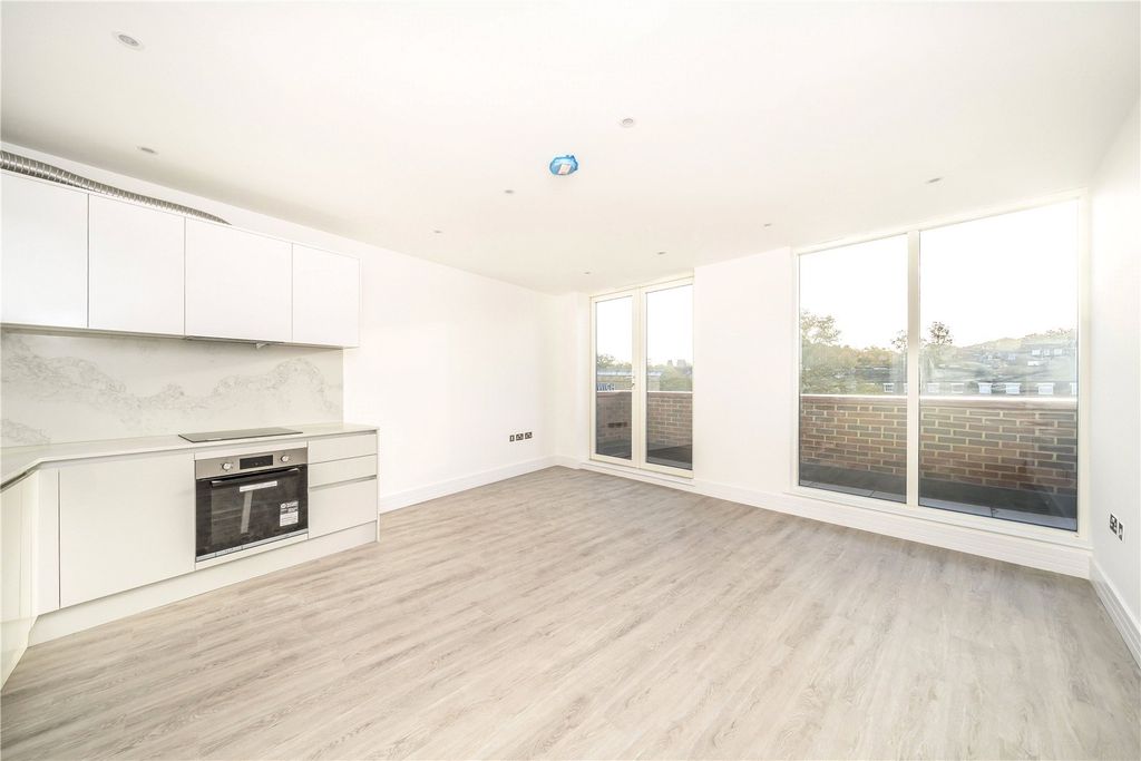 Property photo 2 of 7 Picture No. 10