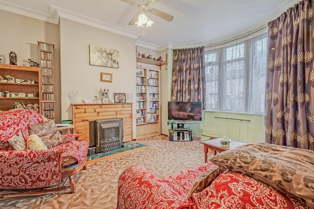 Property photo 2 of 14 Lounge