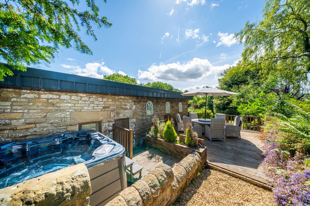 Property photo 1 of 37