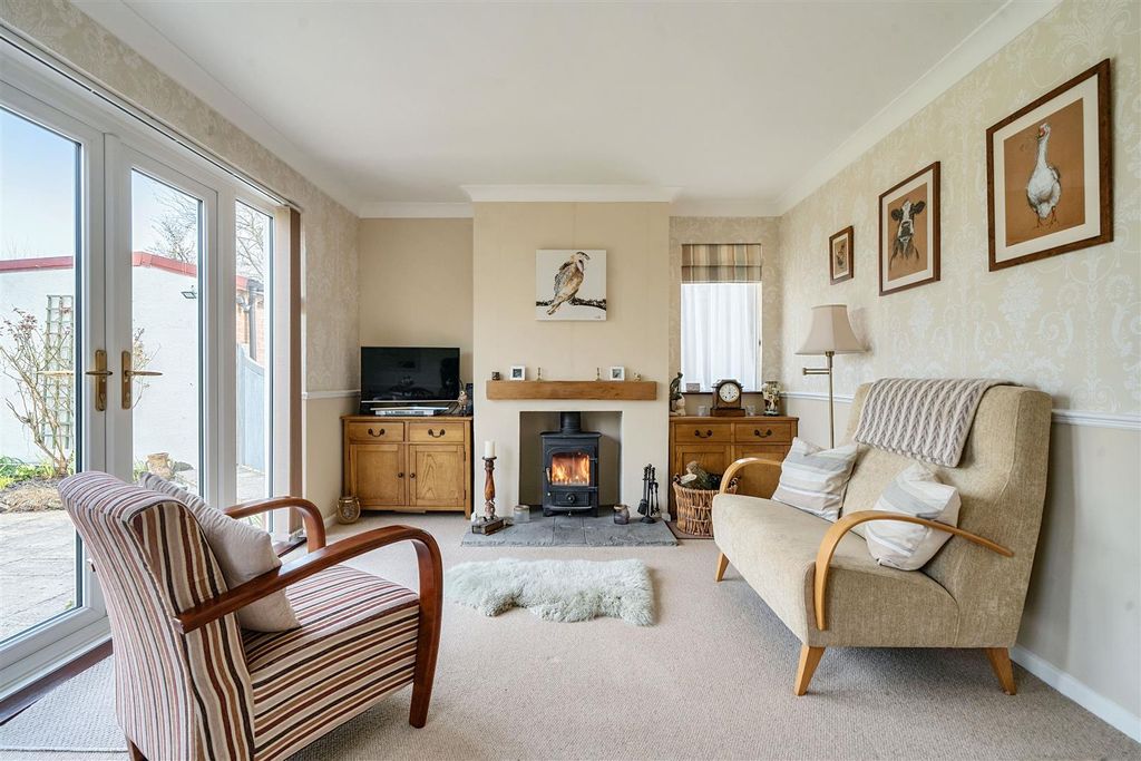 Property photo 3 of 26 Sitting/Dining Room