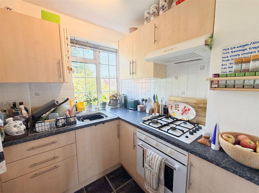 Property photo 3 of 7 Kitchen