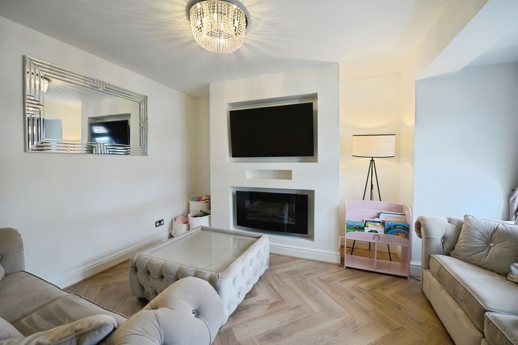 Property photo 2 of 26 Pbox-Img.Jpg