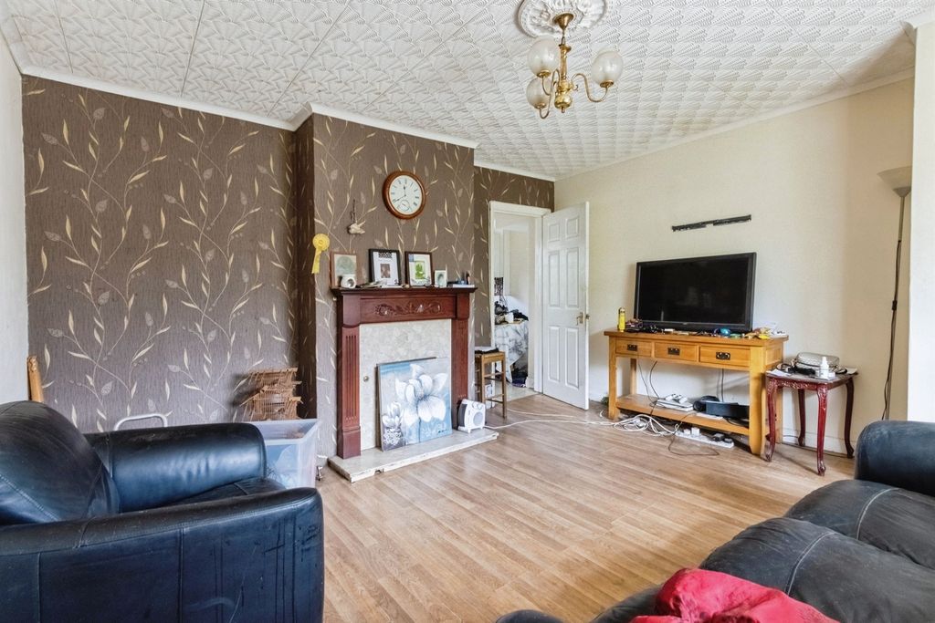 Property photo 2 of 10