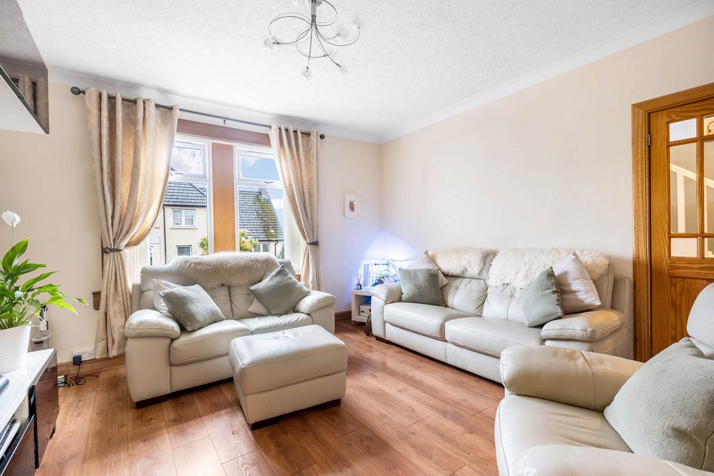 Property photo 2 of 32