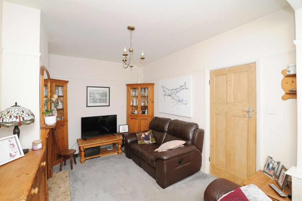 Property photo 2 of 22