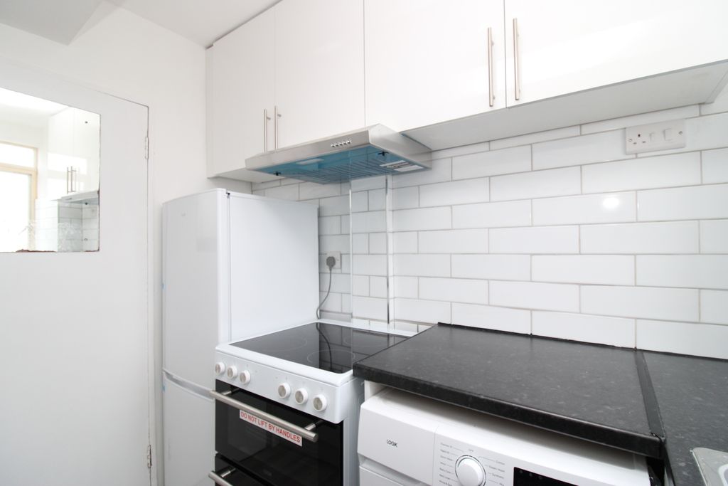 Property photo 3 of 9 Kitchen