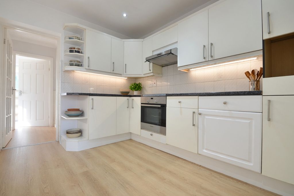 Property photo 3 of 12 H6Aca