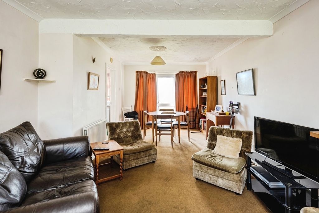 Property photo 3 of 23 Pbox-Img.Jpg
