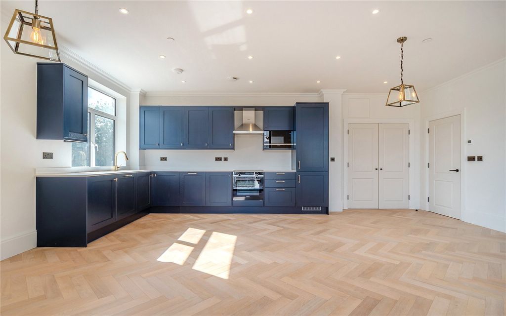 Property photo 3 of 17 Example Interior